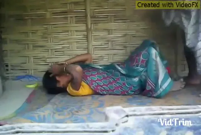 देहाती पति पत्नी की गांव वाली मोटी चूत चुदाई हिंदी बीएफ MMS वीडियो — screenshot 1