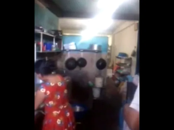 कामवाली को चाचा ने किचन में लंड घुसाकर चोदा देसी वीडियो