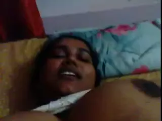 साउथ इंडियन मोटी भाभी नंगी होकर बूब्स और चूत दिखाती हुई वीडियो — screenshot 5