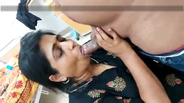 मल्लू भाभी ने ज़ोमेटो डिलीवरी बॉय के मोटे लंड को मुंह में लेकर चूसा हिंदी बीएफ वीडियो — screenshot 3