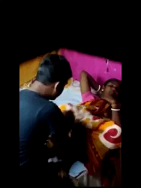 देहाती भाभी का पड़ोसी लड़के संग अफेयर देसी चुदाई वीडियो — screenshot 3