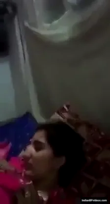 पाकिस्तानी बहनें एक दूसरे की चूत चाटकर लेस्बियन सेक्स करती हुईं वीडियो — screenshot 1