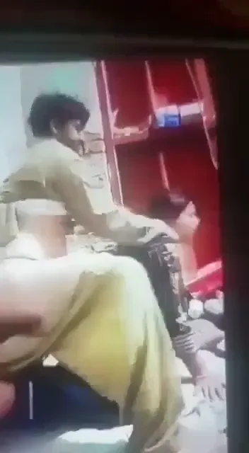 पाकिस्तानी कपल की देसी डॉगी स्टाइल में जोरदार चुदाई हिंदी बीएफ वीडियो — screenshot 2