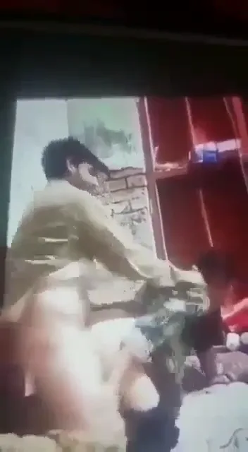 पाकिस्तानी कपल की देसी डॉगी स्टाइल में जोरदार चुदाई हिंदी बीएफ वीडियो — screenshot 3