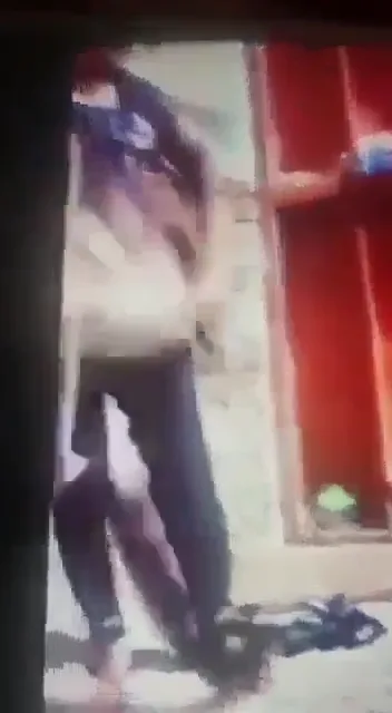 पाकिस्तानी कपल की देसी डॉगी स्टाइल में जोरदार चुदाई हिंदी बीएफ वीडियो — screenshot 5