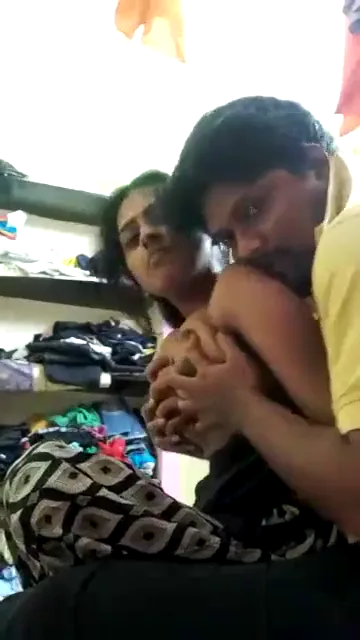 चुदासी गर्लफ्रेंड के बड़े मोटे बूब्स कुचलकर जोरदार चूसने का हिंदी बीएफ वीडियो — screenshot 5