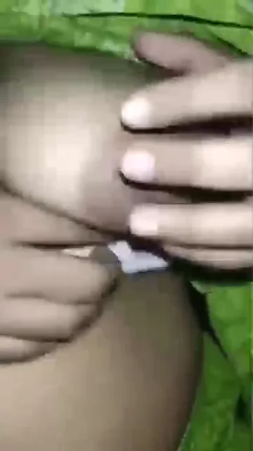 शराबी पति ने वाइफ की बिग बूब्स दबाकर गोदी में बिठा के चोदा वीडियो — screenshot 2