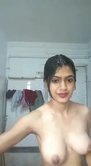 कमाल की खूबसूरत देसी लड़की ने बनाया अपना नंगा बाथरूम चूत दिखाते हुए हिंदी बीएफ MMS ब्लू फिल्म — screenshot 2