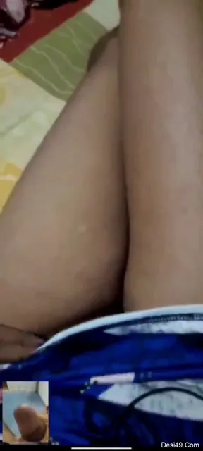 वीडियो कॉल पर देसी बॉयफ्रेंड ने मूठ मारी गर्लफ्रेंड ने चूत में उंगली डालकर चुदाई का मजा लिया हिंदी बीएफ — screenshot 3