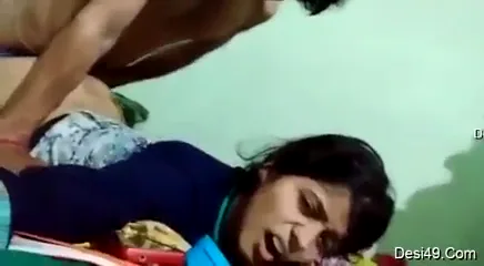 क्यूट गर्लफ्रैंड की नंगी गांड पर लेटकर देसी चुदाई करके हिंदी बीएफ सेक्स का मजा लिया — screenshot 2