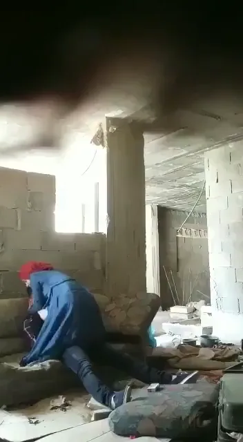 हिजाब वाली गर्लफ्रेंड जींस उतारकर लंड पर चढ़कर चुदाई वीडियो — screenshot 4