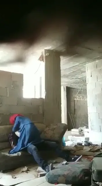 हिजाब वाली गर्लफ्रेंड जींस उतारकर लंड पर चढ़कर चुदाई वीडियो — screenshot 5