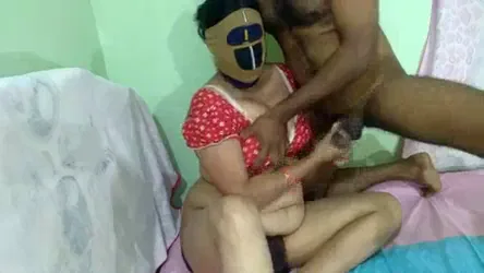 घरेलु कपल का डॉगीस्टाइल चूत चुदाई वाला देसी सेक्स वीडियो — screenshot 2