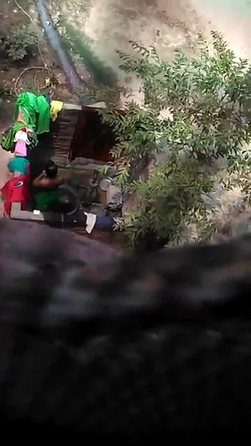 बाथरूम में नहाने के बाद कपड़े पहनती पड़ोसी आंटी को चोरी से फिल्माया — screenshot 2