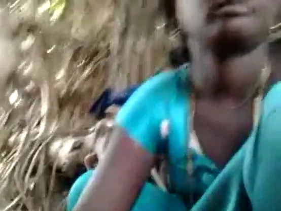 गाउन वाली देहाती औरत ने लंड चूसा और फिर बैठकर चूत चुदवाई गांव की क्लिप — screenshot 2