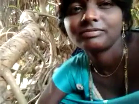 गाउन वाली देहाती औरत ने लंड चूसा और फिर बैठकर चूत चुदवाई गांव की क्लिप — screenshot 3