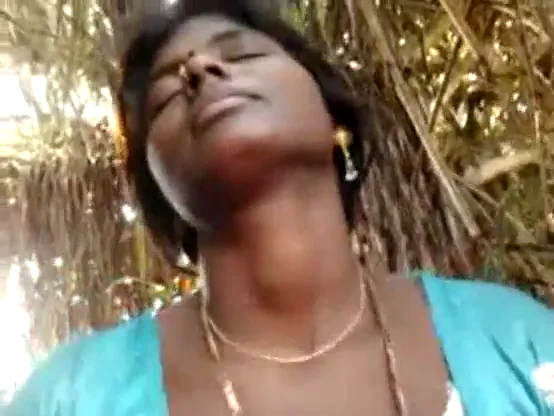 गाउन वाली देहाती औरत ने लंड चूसा और फिर बैठकर चूत चुदवाई गांव की क्लिप — screenshot 9