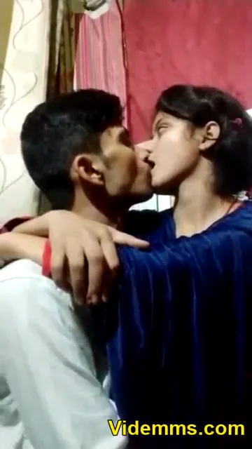 घरेलू प्रेमिका का गजब किसिंग और बूब्स सकिंग देसी सेक्स वीडियो — screenshot 1