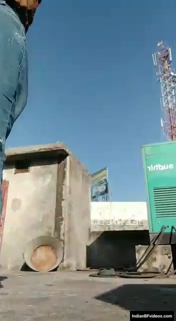 रंडी भाभी छत पर जाकर अपनी बड़ी गांड और मोटी चूत दिखाती हुई देसी चुदाई BF वीडियो — screenshot 5