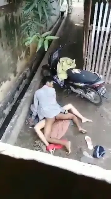 मणिपुरी कपल को जंगल में चुदाई करते हुए पकड़ा देसी MMS ब्लू फिल्म — screenshot 4