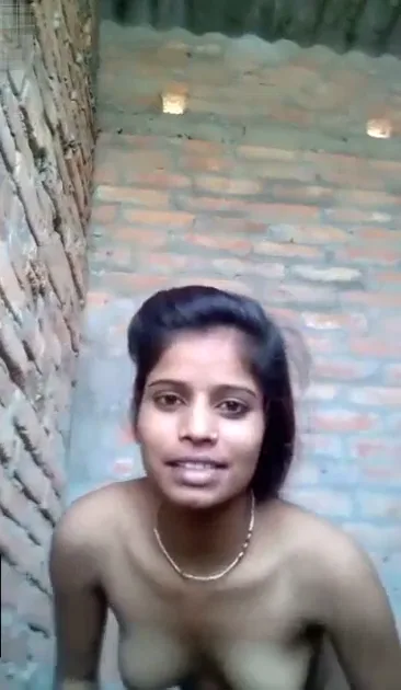 बिंधास्त देहाती लड़की ने अपनी चूत का भोसड़ा खोलकर दिखाया चुदाई वीडियो — screenshot 1