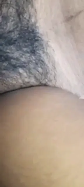 यूपी देहाती लड़की की झाटों वाली वर्जिन बुर खोलकर चुदाई वीडियो