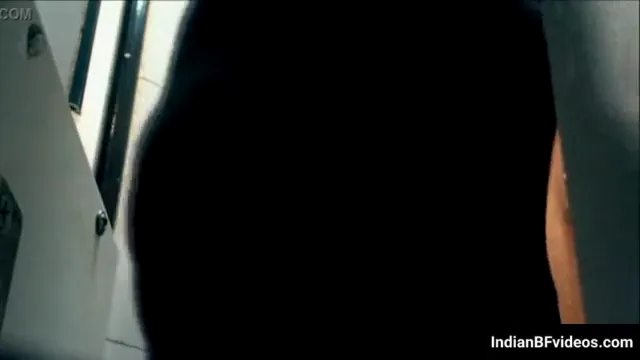 दोस्त की मॉम को चड्डी पहनते देखकर चोदा देसी आंटी सेक्स वीडियो — screenshot 4