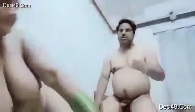 सल्लू भाई के फैन पति ने डॉगी स्टाइल में अपनी बीवी को जोरदार चोदा देसी सेक्स एमएमएस