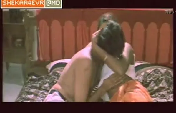 चुदक्कड़ साउथ इंडियन बीवी ने दो मर्दों से चूत चुदाई कराई वीडियो — screenshot 5