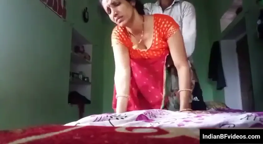 साड़ी पहनी विलेज भाभी को देवर ने डॉगी स्टाइल में गांव बेडरूम में चोदा देसी MMS बीएफ