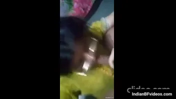 क्यूट चश्मिश दीदी बॉयफ्रेंड का लंड चूसकर चूत चुदाई करती हुई देसी एमएमएस — screenshot 1