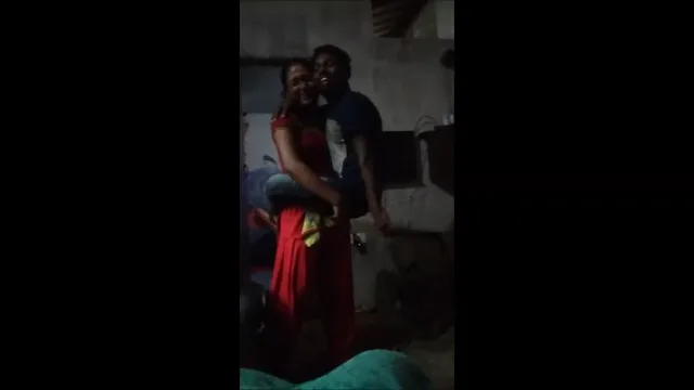 गर्लफ्रैंड के बर्थडे पर बॉयफ्रेंड ने जबरदस्त चूत चोदाचोदी की देसी बीएफ वीडियो — screenshot 1