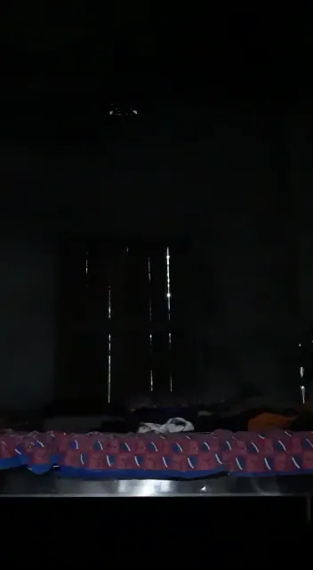 लड़की ने कपड़े उतारकर नंगा बदन तेल से चमकाया देसी नंगी चुदाई वीडियो — screenshot 5