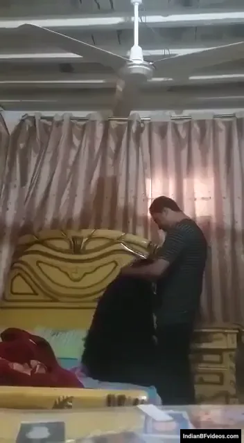 पाकिस्तानी भाभी ड्राइवर से खुलकर मजे करती हुई गंदी एमएमएस — screenshot 2