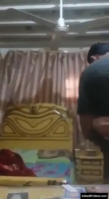 पाकिस्तानी भाभी ड्राइवर से खुलकर मजे करती हुई गंदी एमएमएस — screenshot 5