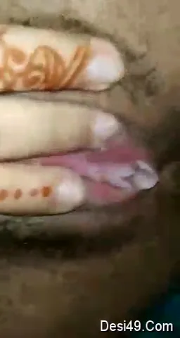 बॉयफ्रेंड के लिए नग्न जिस्म का पूरा प्रदर्शन करती लड़की की देसी चूत वीडियो — screenshot 10