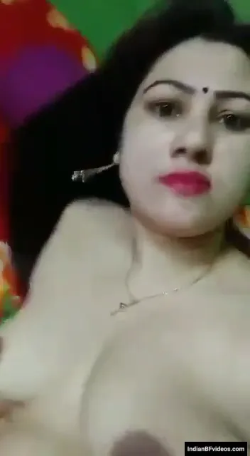 सुंदर शादीशुदा औरत ने साड़ी उतारकर अपनी चूत दिखाई देसी बीएफ वीडियो — screenshot 5