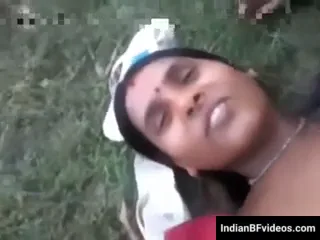 बिहारी गांव की भाभी की खेत में देहाती चुदाई का पूरा हिंदी बीएफ वीडियो — screenshot 7