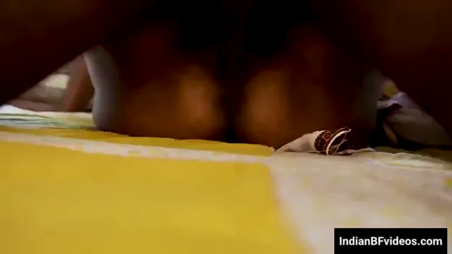 विधवा आंटी ने नौकर के मोटे लंड को चूसा और चूत चुदवाई देसी MMS वीडियो — screenshot 10