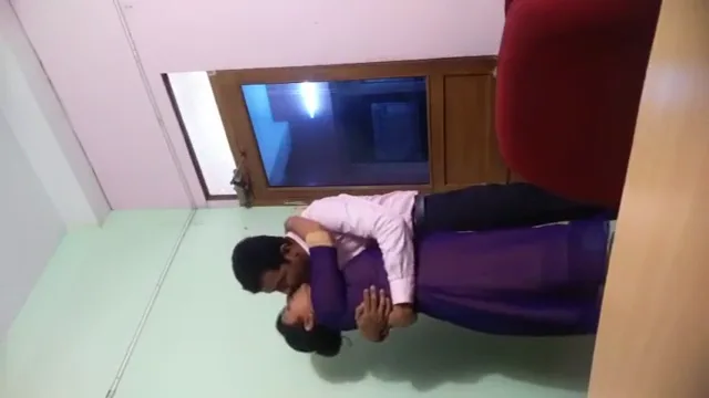 देसी टीचर स्टाफ रूम में चूत चाटकर चोदते हिंदी बीएफ सेक्स वीडियो — screenshot 1