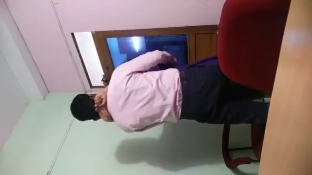 देसी टीचर स्टाफ रूम में चूत चाटकर चोदते हिंदी बीएफ सेक्स वीडियो — screenshot 9