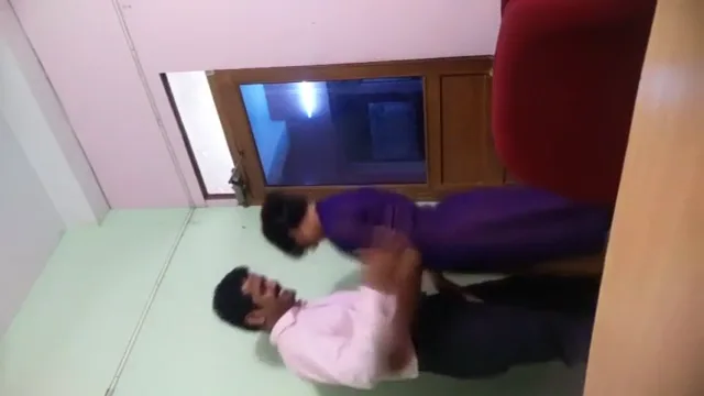देसी टीचर स्टाफ रूम में चूत चाटकर चोदते हिंदी बीएफ सेक्स वीडियो — screenshot 10