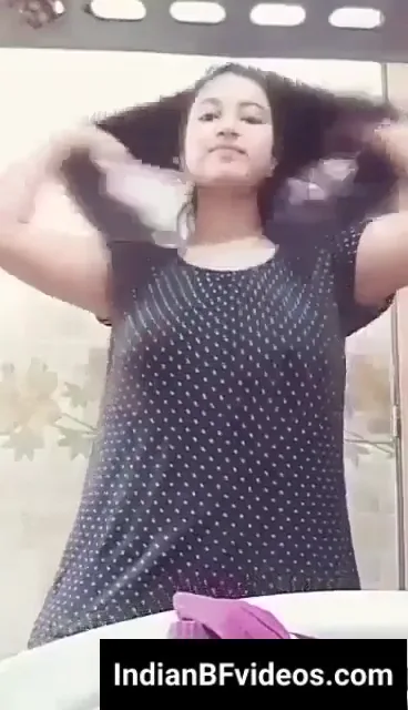 कामुक लड़की ने थूक से चूत गीली कर हस्तमैथुन किया देसी चूत वीडियो — screenshot 1