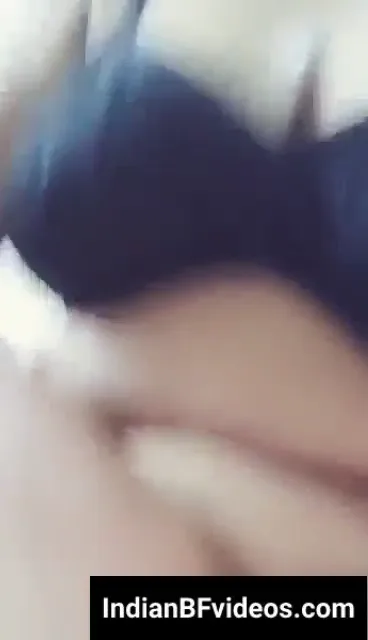 कामुक लड़की ने थूक से चूत गीली कर हस्तमैथुन किया देसी चूत वीडियो — screenshot 5