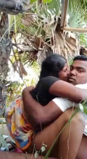 मल्लू देसी टीचर की खेतों में लवर से जोरदार चुदाई मल्लू बीएफ वीडियो — screenshot 1