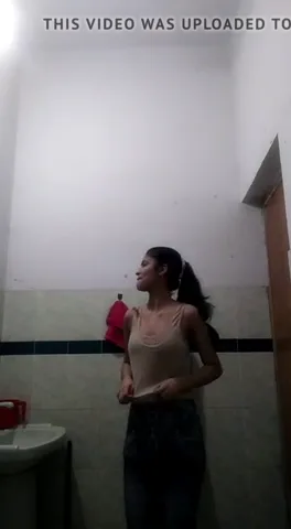 हॉट फिगर वाली होस्टल गर्ल लड़कियों को लेस्बियन बनाकर चूत चाटने वाली ब्लू फिल्म — screenshot 2