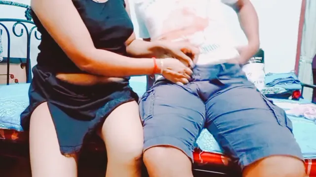अजनबी मोटा लंड काजल भाभी ने घर बुलाकर लिया देसी चुदाई वीडियो — screenshot 2