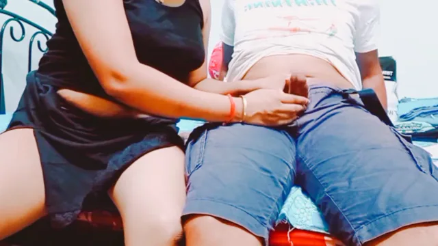 अजनबी मोटा लंड काजल भाभी ने घर बुलाकर लिया देसी चुदाई वीडियो — screenshot 3