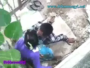 आउटडोर में चोदाचोदी करते कपल को चुपके से फिल्माया देसी एमएमएस वीडियो — screenshot 2