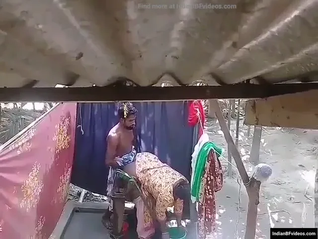 धारावी बस्ती में बूढ़ी आंटी की मोटी गांड खड़े खड़े चोदता जवान लड़का देसी MMS हिंदी बीएफ